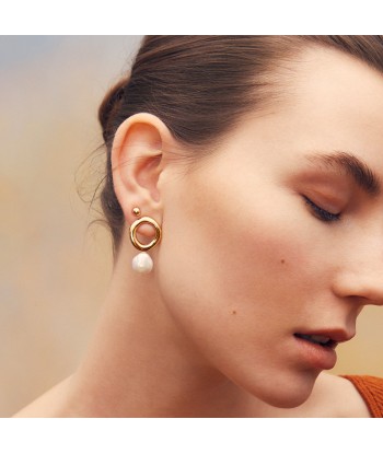 Cora Pearl Studs - Gold Dans la société mordern