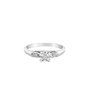 White Gold Round Diamond Engagement Ring rembourrage situé sous